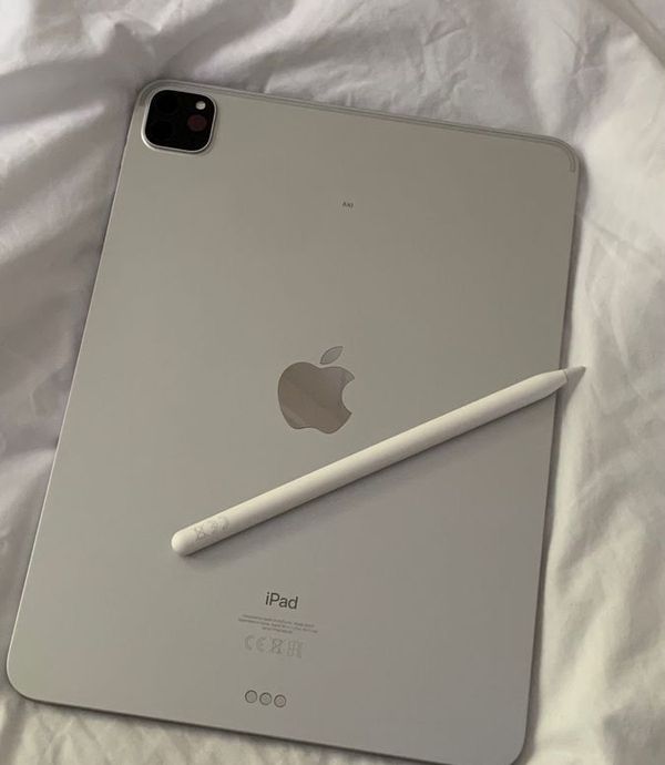 Apple iPad Air 13 sliver2.jpeg